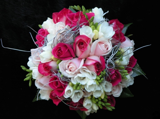 roses-flowers-bouquet-decoration-beauty-black-background